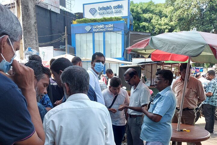 Niwithigala Gem Market